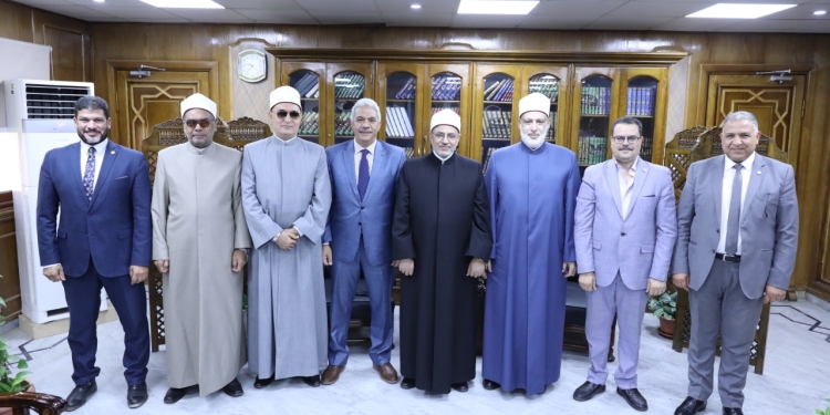 وكيل الأزهر وأمين مجمع البحوث الإسلامية يهنئان رئيس جامعة الأزهر الجديد