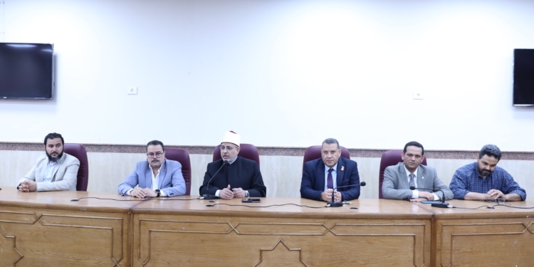 رئيس جامعة الأزهر يرحب بطلاب الجامعات المصرية المشاركين في البرنامج التدريبي مع وكالة الفضاء المصرية