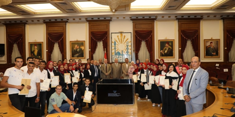 تكريم١٥٠ متدرب اجتازوا دورات التأهيل لسوق العمل بالقاهرة