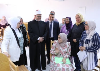 ﻿رئيس جامعة الأزهر يتفقد لجان اختبار القدرات بكلية التمريض للبنات وسط إقبال كبير من الطالبات