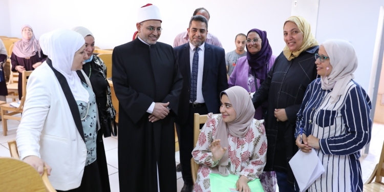 رئيس جامعة الأزهر يتفقد لجان اختبار القدرات بكلية التمريض للبنات وسط إقبال كبير من الطالبات