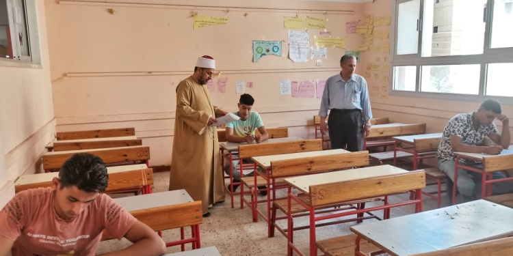 رئيس الشرقية الأزهرية يتابع امتحانات الدور الثاني للثانوية الأزهرية 2022