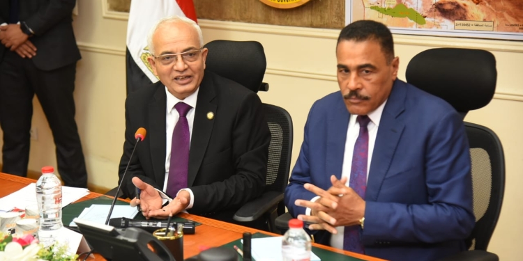 طلاب الثانوية العامة يؤدون امتحان اللغة الأجنبية الأولى «دور ثان»