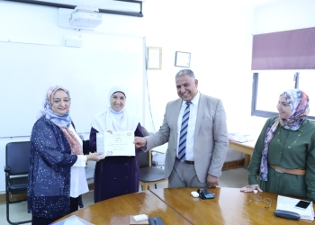 ﻿نائب رئيس جامعة الأزهر يترأس اجتماع مجلس كلية الصيدلة بنات ويكرم المتميزات