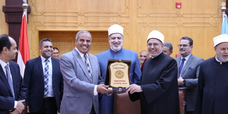 مجلس جامعة الأزهر يهنئ وزير التربية والتعليم ويكرم المحرصاوي