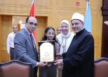 ﻿مجلس جامعة الأزهر يكرم الدكتور هاني عبد الجواد