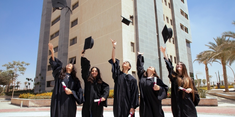حدث تاريخي من قلب العاصمة الإدارية الجديدة.. تخريج الدفعة الأولى لأول فرع للجامعات الأجنبية