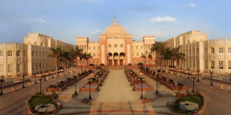 الجامعة البريطانية في مصر.. عقول مصرية بتعليم المملكة المتحدة