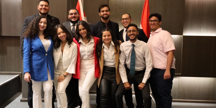 القصة الكاملة لخاتم المهندس المثير داخل أروقة مؤسسة الجامعات الكندية في مصر