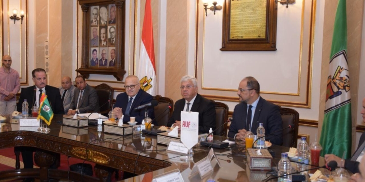 وزير التعليم العالى يشهد توقيع بروتوكول التعاون بين جامعة القاهرة والوكالة الجامعية الفرانكوفونية