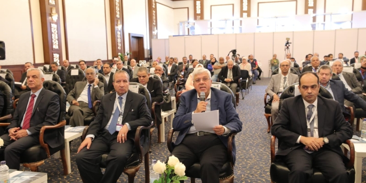 وزير التعليم العالي يتفقد مجمع كليات الطب والمستشفى التعليمي لجامعة السويس