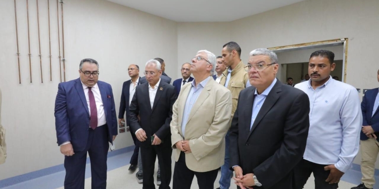 وزير التعليم العالي يتفقد عددًا من المنشآت الطبية الجديدة بجامعة المنيا
