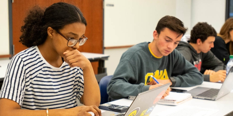 تنسيق الجامعات الأهلية 2022.. أسبوع واحد أمام الطلاب المقبولين لسداد المصروفات