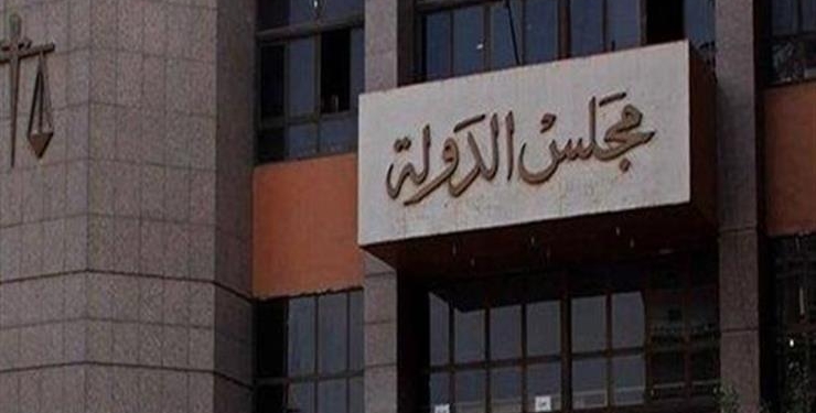 بعد نشرها فيديوهات رقص لها ونشر أفكار هدامة.. عزل استاذة جامعية بجامعة السويس