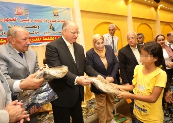 محافظ القاهرة: بتوزيع 2000 شنطة مدرسية للأسر الأولى بالرعاية ونستهدف توفير 200 ألف للمستحقين بالعاصمة