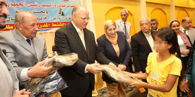 محافظ القاهرة: بتوزيع 2000 شنطة مدرسية للأسر الأولى بالرعاية ونستهدف توفير 200 ألف للمستحقين بالعاصمة
