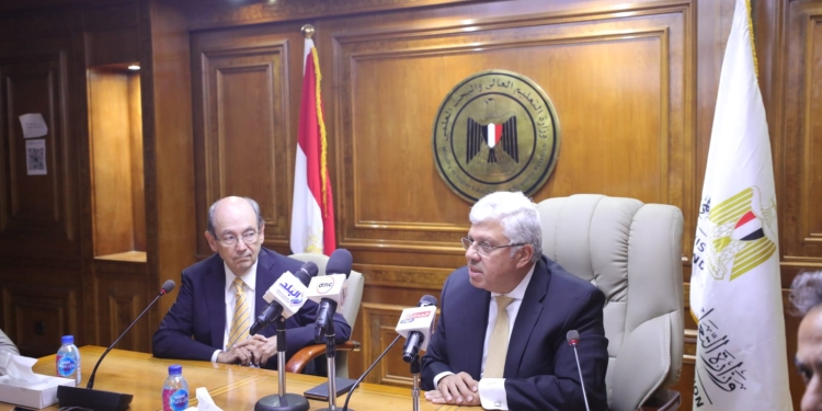 رئيس الاتحاد العالمي للتعليم الطبي يشيد باستضافة مصر للمؤتمر الدولى الخامس للاتحاد