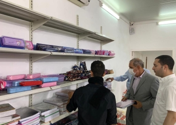 محافظ كفرالشيخ يطمئن على توفير مستلزمات المدارس بأسعار مخفضة