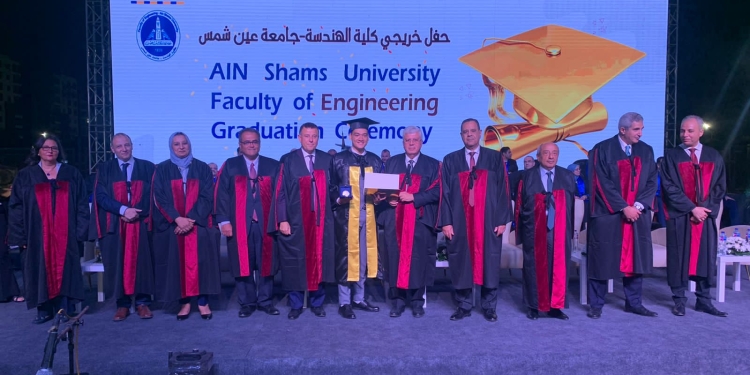 وزير التعليم العالي يشهد حفل تخرج دفعة عام 2022 من طلاب هندسة عين شمس
