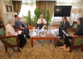 وزير التعليم العالي يبحث مع مع مدير اليونسكو تدريب الباحثين علي النانوتكنولوجي