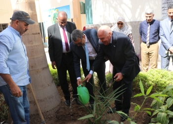 تنفيذا لمبادرة 100 مليون شجرة..  الزناتي يغرس الأشجار المثمرة بمدارس أسوان