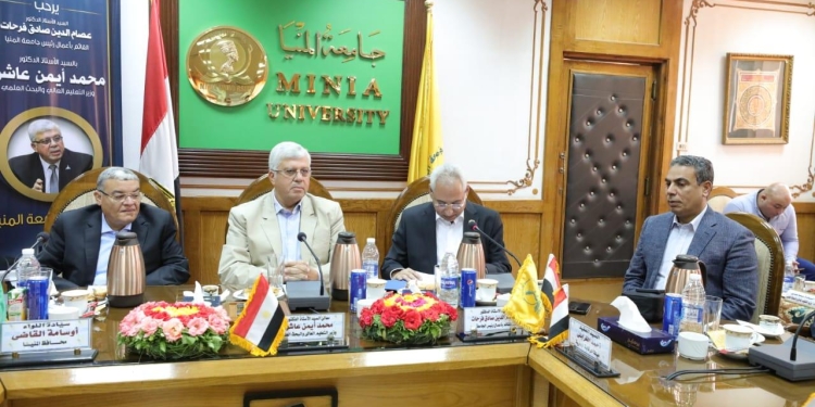 وزير التعليم العالي يعقد اجتماعًا مع مجلس جامعة المنيا