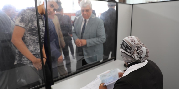 وزير التعليم العالي يتفقد مقر مكتب التنسيق بجامعة عين شمس