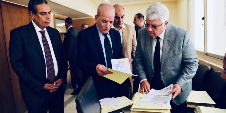 وزير التعليم العالي يتفقد مقر مكتب التنسيق بجامعة عين شمس