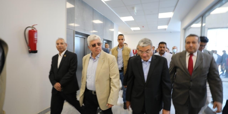 وزير التعليم العالي يتفقد عددًا من المنشآت الجديدة بجامعة دراية بالمنيا