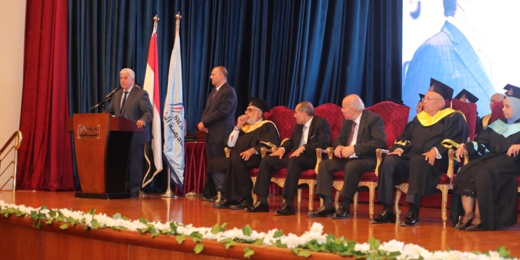 وزير التعليم العالي يشهد حفل أكاديمية الشروق