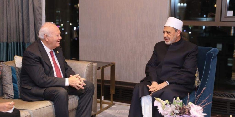 شيخ الازهر: محاولات فرض ثقافة بعينها على العالم كله لن يجني إلا خرابا ودمارا للأسرة والمجتمع