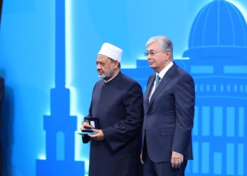 ﻿الإمام الأكبر يتقلد جائزة أستانا الدولية تقديرا لجهوده في مجال الحوار بين الأديان