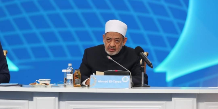 الإمام الأكبر : إدماج الأديان في دين واحد هي فكرة مدمرة للأديان وهو خيال عبثي لا يقول به عاقل ولا يقبله مؤمن أيا كان دينه