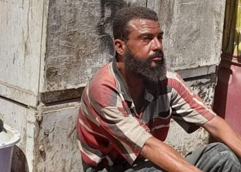 القصة الكاملة لأزمة معلم قنا المشرد وأول رد من التعليم