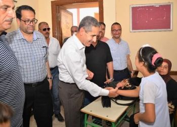 محافظ الغربية يقرر ترقية 15637 معلم ويمنحهم شهادة الصلاحية