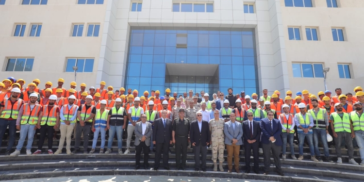 وزير التعليم العالي يتفقد جامعة السادس من أكتوبر التكنولوجية