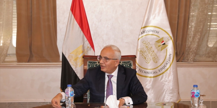 الإجراءات والأوراق المطلوبة لعقد لجنة امتحان خاصة لطالب مريض