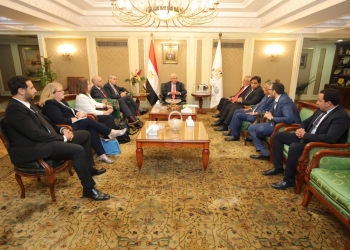 عاشور يعقد اجتماعًا مع وفد جامعة كوين مارجريت البريطانية لبحث إنشاء فرع للجامعة  