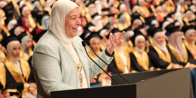 ﻿عميدة كلية طب الأزهر لدفعة اليوبيل الذهبي: أَنْتُنَّ تعملن في أشرف مهنة ومصرنا الحبيبة تنتظر مِنْكُنَّ الكثير