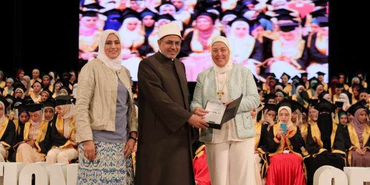 ﻿كلية طب الأزهر تكرم المشاركين في احتفالية اليوبيل الذهبي للكلية وتخريج الدفعة ال 50