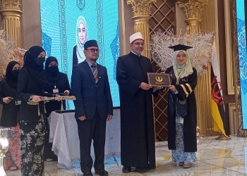 ﻿رئيس جامعة الأزهر يشهد حفل تخرج سفراء الأزهر من طلاب سلطنة بروناي