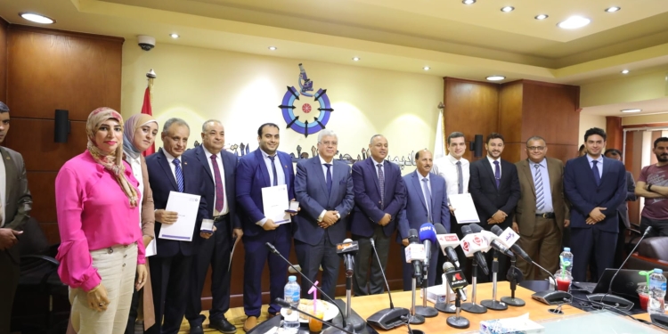 وزير التعليم العالى والبحث العلمى يكرم الفائزين فى معرض جنيف الدولى للاختراعات 2022