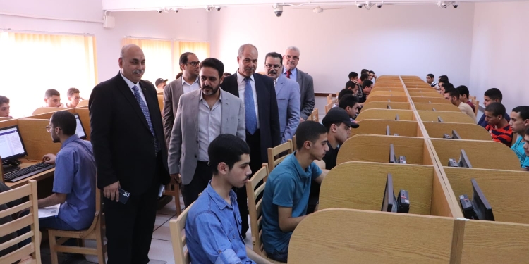 نائب رئيس جامعة الأزهر يتفقد لجان اختبار القدرات بكلية اللغات والترجمة