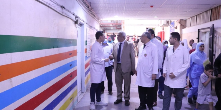 نائب رئيس جامعة الأزهر يتفقد مستشفى الحسين الجامعي ويتابع أعمال التجديد بمختلف الأقسام