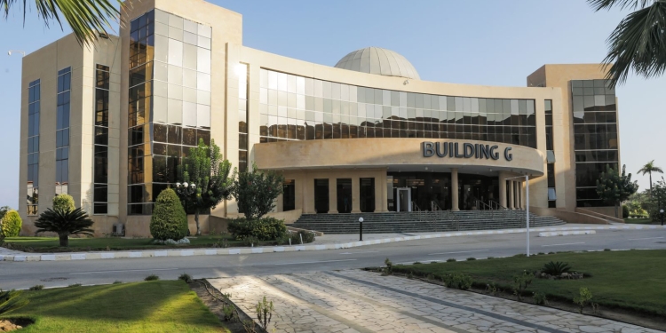 جامعة سيناء تعلن لأول مرة عن 30 منحة دراسية لأصحاب الظروف الاجتماعية الخاصة