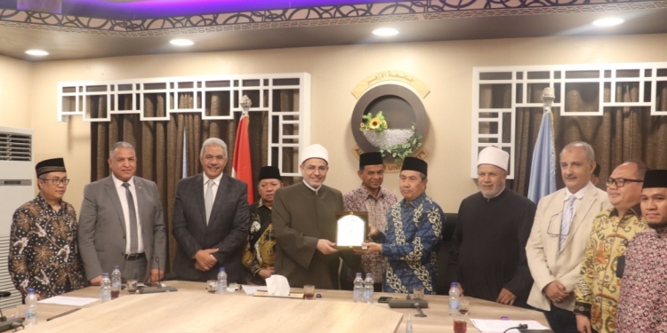 رئيس جامعة الأزهر يشيد بطلاب إندونيسيا: متميزون علمًا وخلقًا