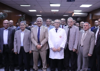 ﻿صديق يفتتح ورشة عمل مناظير مفصل الركبة بمستشفى الحسين الجامعي