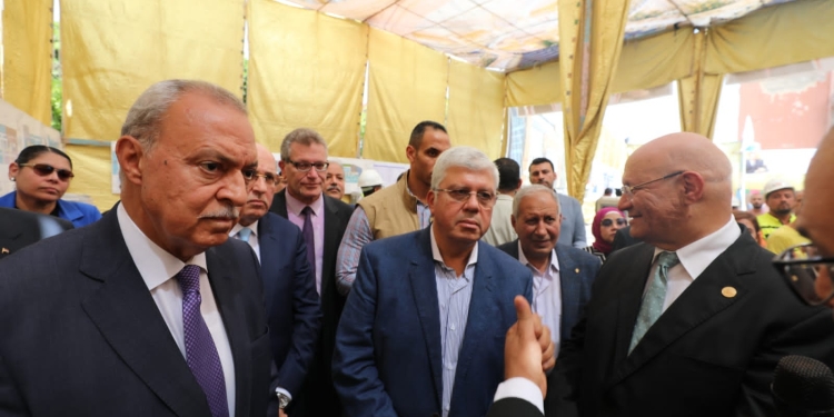 وزير التعليم العالي يتفقد مشروع إنشاء مستشفى بنها الجامعي الجديد