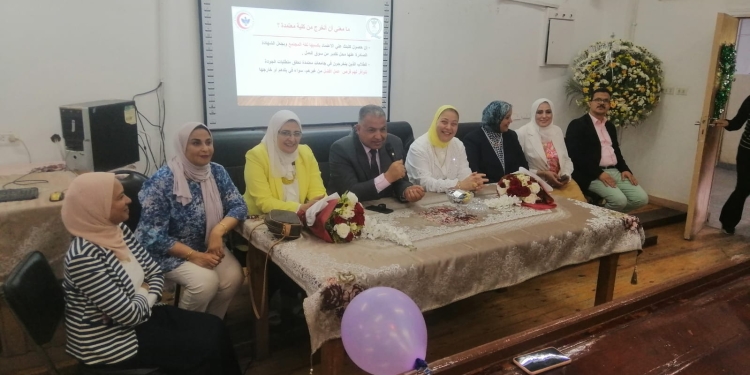 ﻿نائب رئيس جامعة الأزهر يرحب بالطالبات الجدد بكلية طب البنات بالقاهرة