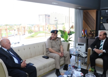 محافظ أسوان يستقبل نقيب المعلمين ويثني على دور النقابة